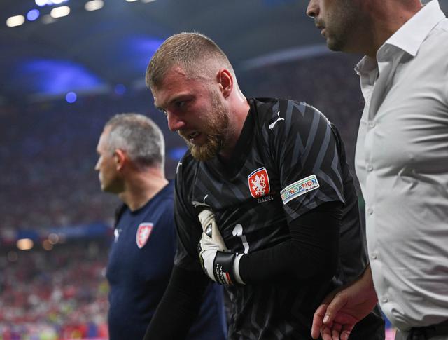 捷克国家队遭遇惨败，教练组寻找突破口的简单介绍