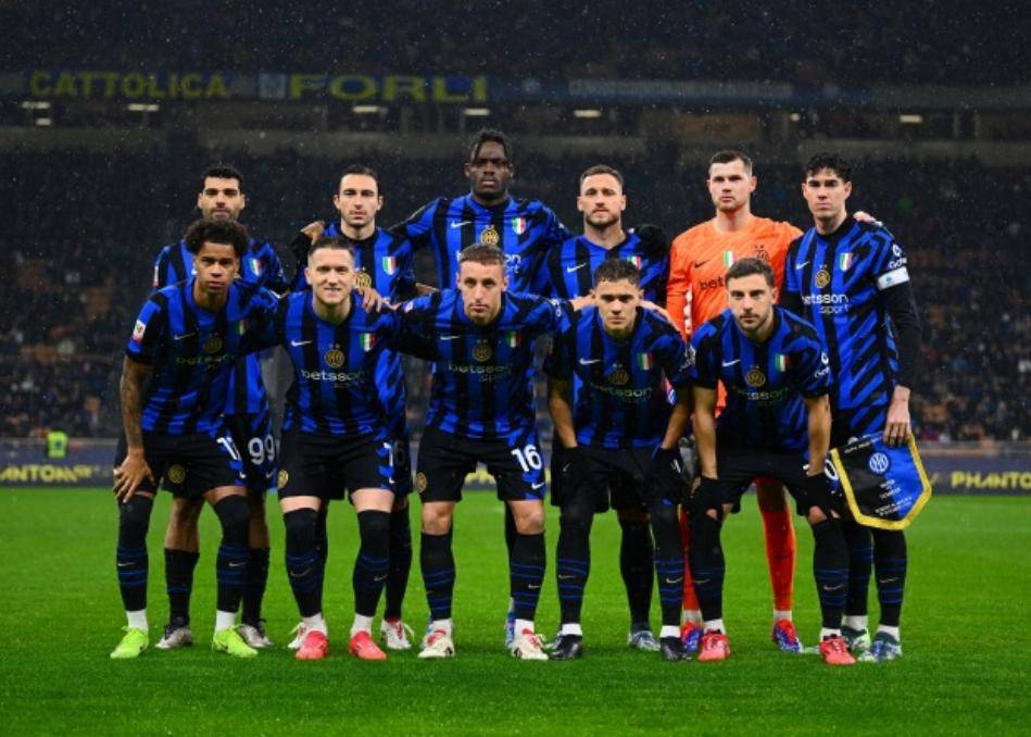 包含切尔西大胜亚特兰大，成功晋级半决赛的词条