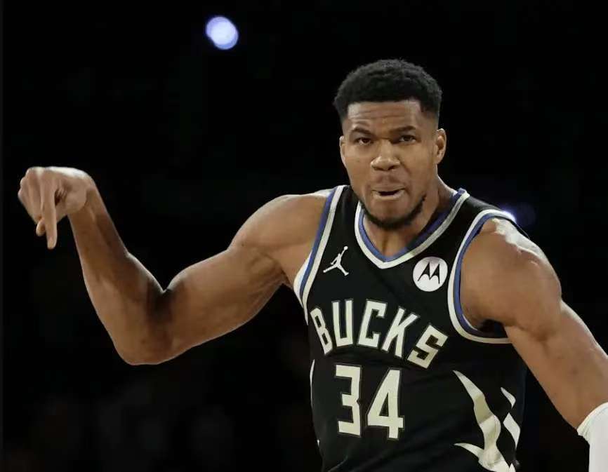 尼克斯客场击败雄鹿，取得关键胜利的简单介绍